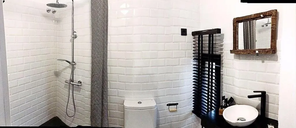 Room, Lanave, Madrid