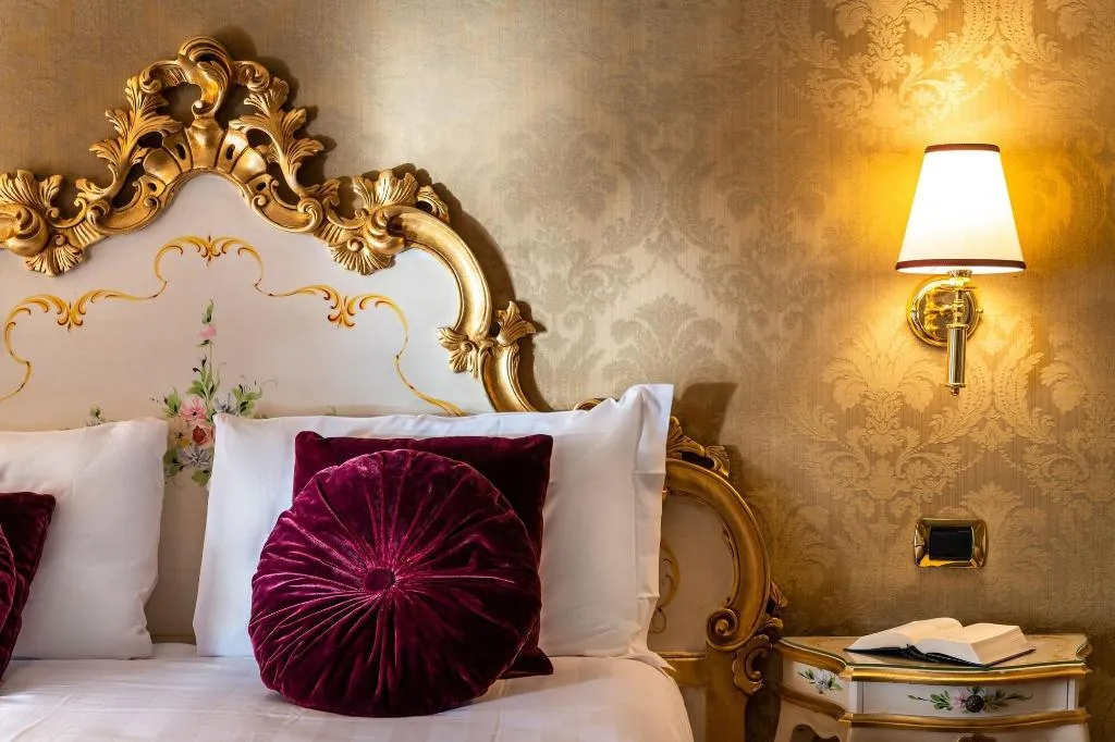 Room, A Tribute To Music, Venice