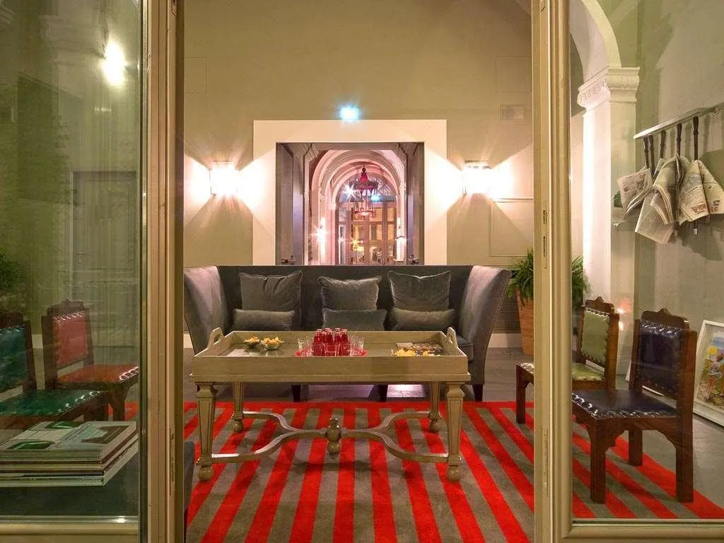 Lobby, Rosso23, Florence
