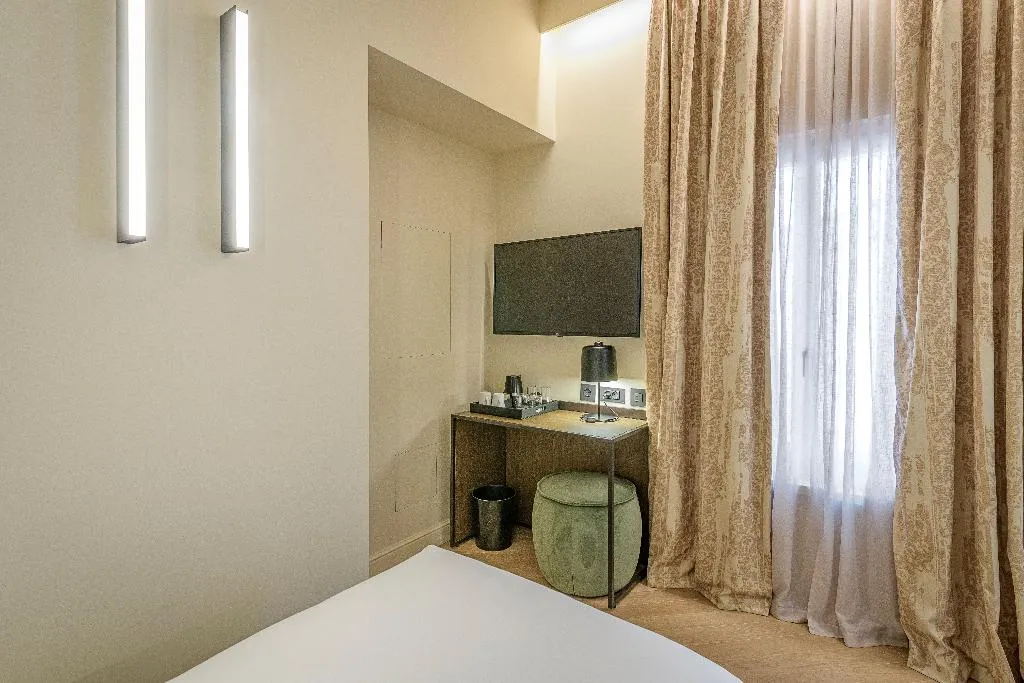 SINGLE CAPACITY 1 Room, Palazzo Montebello, Florence