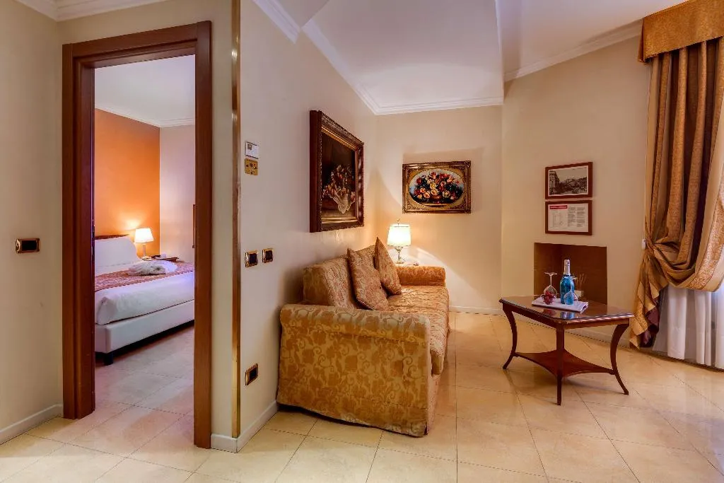 SUITE CAPACITY 4 Room, UNA HOTELS Galles Milano, Milan