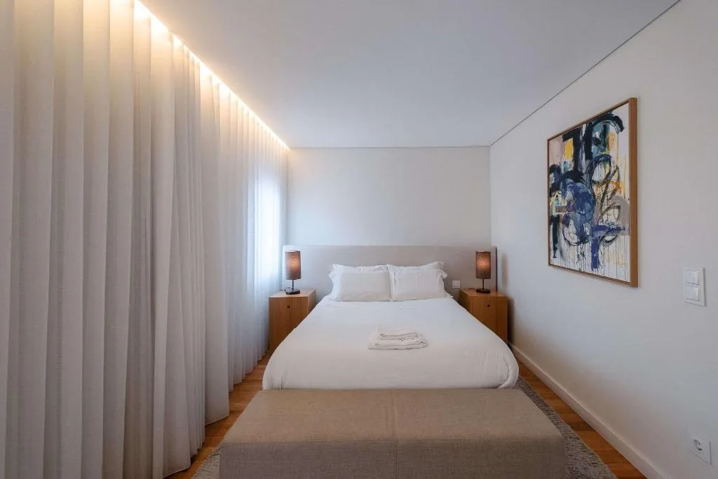 Room, Domum, Porto