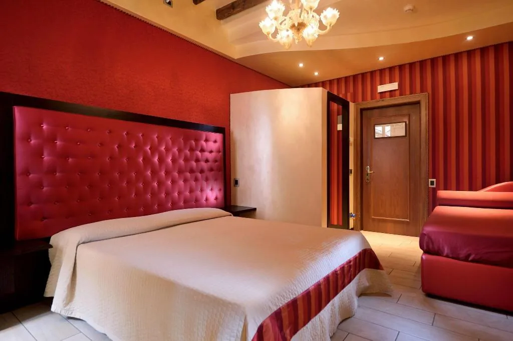 DOUBLE SUPERIOR KING BED Room, Abbazia, Venice