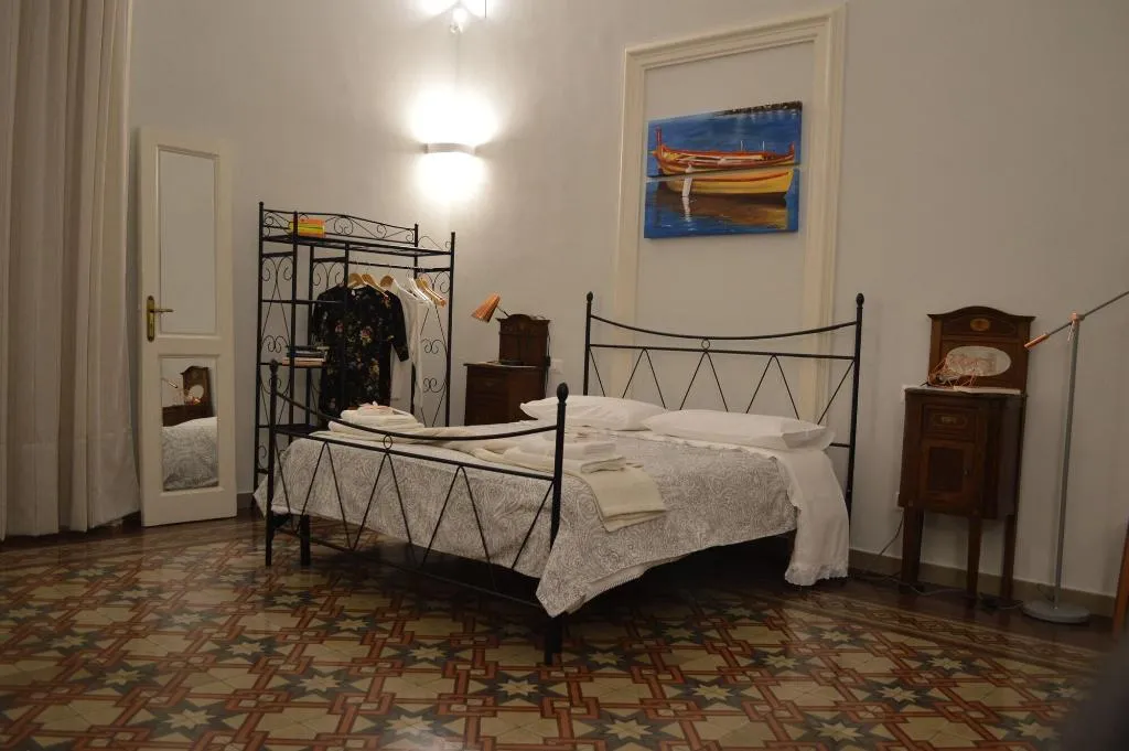 Room, Bed Book & Breakfast Landolina, Catania