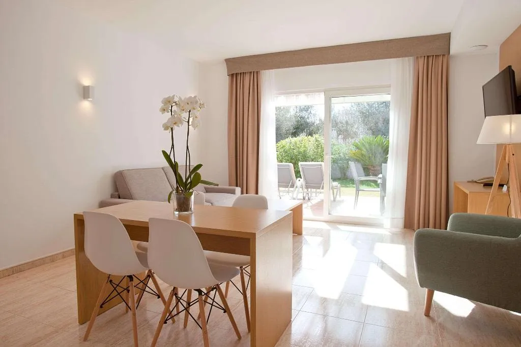 Room, La Pérgola, Majorca