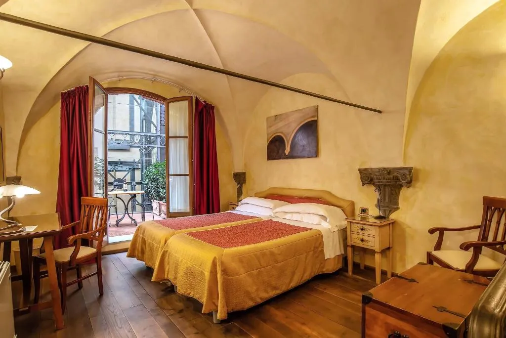QUADRUPLE THREE BEDS Room, Alba Palace, Florence
