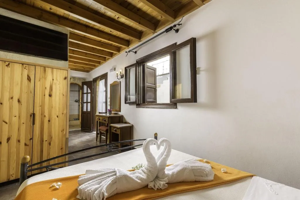 Room, Camelot, Rhodes
