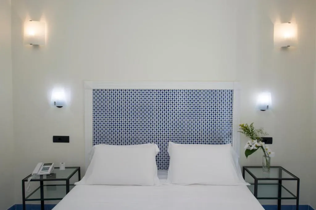 Double or Twin CLASSIC GARDEN VIEW Room, Aurora, Naples