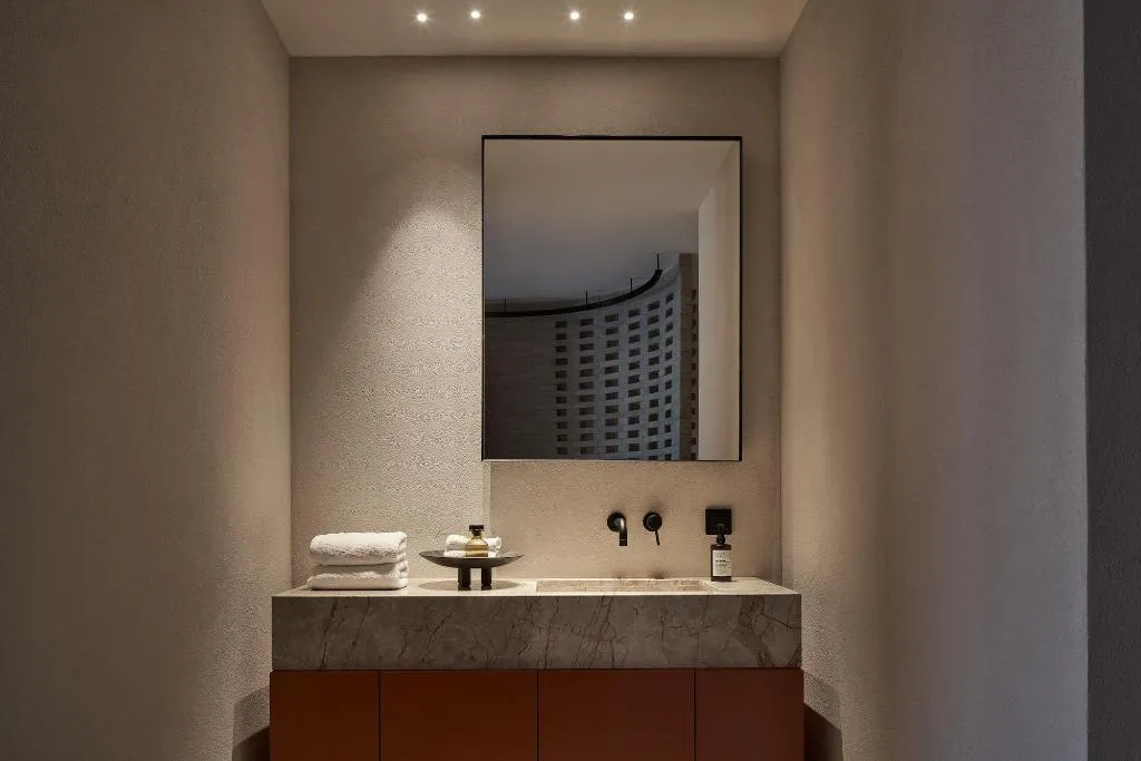 Room, Newel Psychiko, Athens
