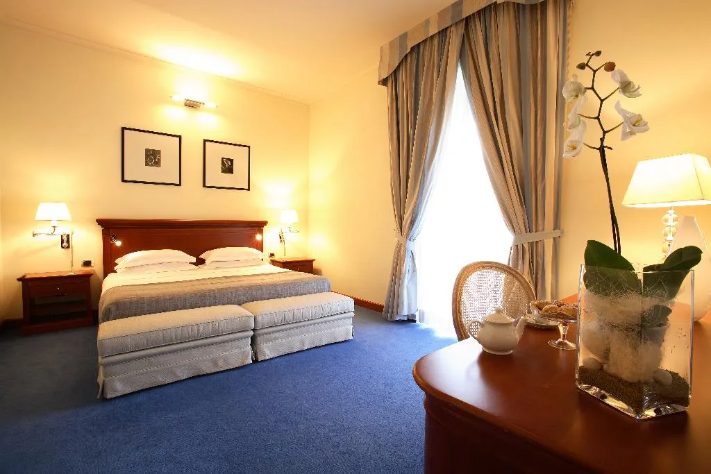 SUITE STANDARD Room, Starhotels Terminus, Naples