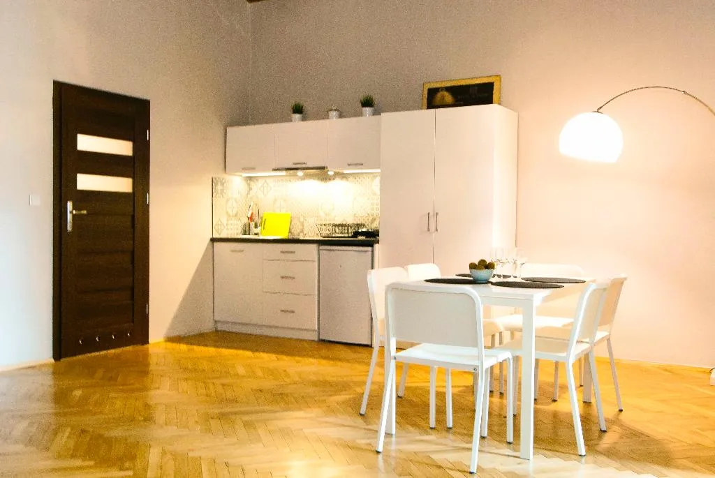 APARTMENT CAPACITY 6 THREE BEDROOM Room, P&J Tourist Apartments, Krakow
