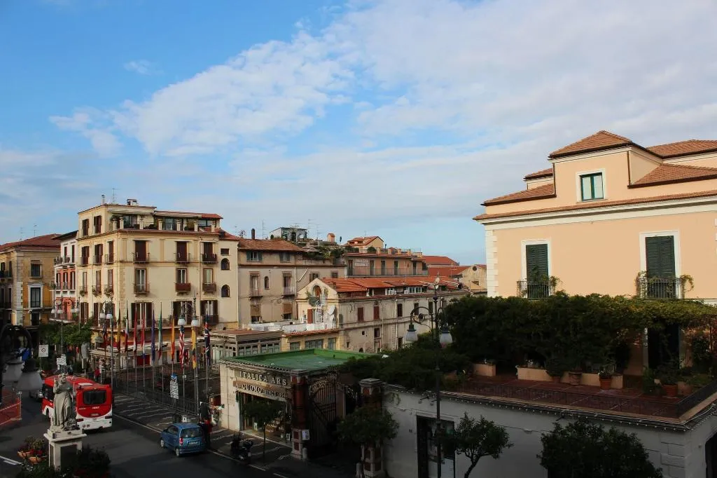 Room, Piazza Tasso B B, Naples