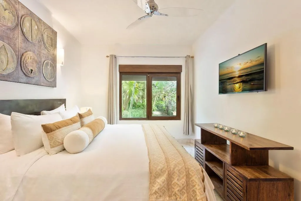 DOUBLE KING BED ONE BEDROOM  Room, El Taj Ocean Front and Beachside Condo Hotel, Playa Del Carmen