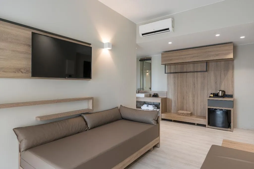 SUITE WITH JACUZZI Room, Mare Village Hotel, Crete