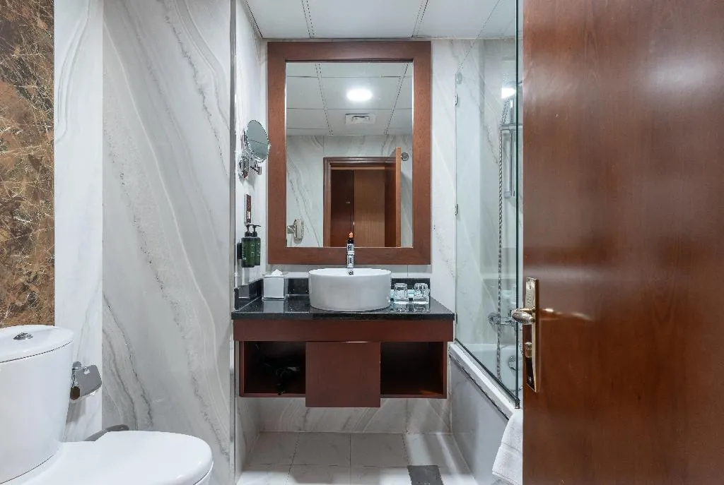 JUNIOR SUITE TWO QUEEN BEDS NON SMOKING Room, Howard Johnson Bur Dubai, Dubai