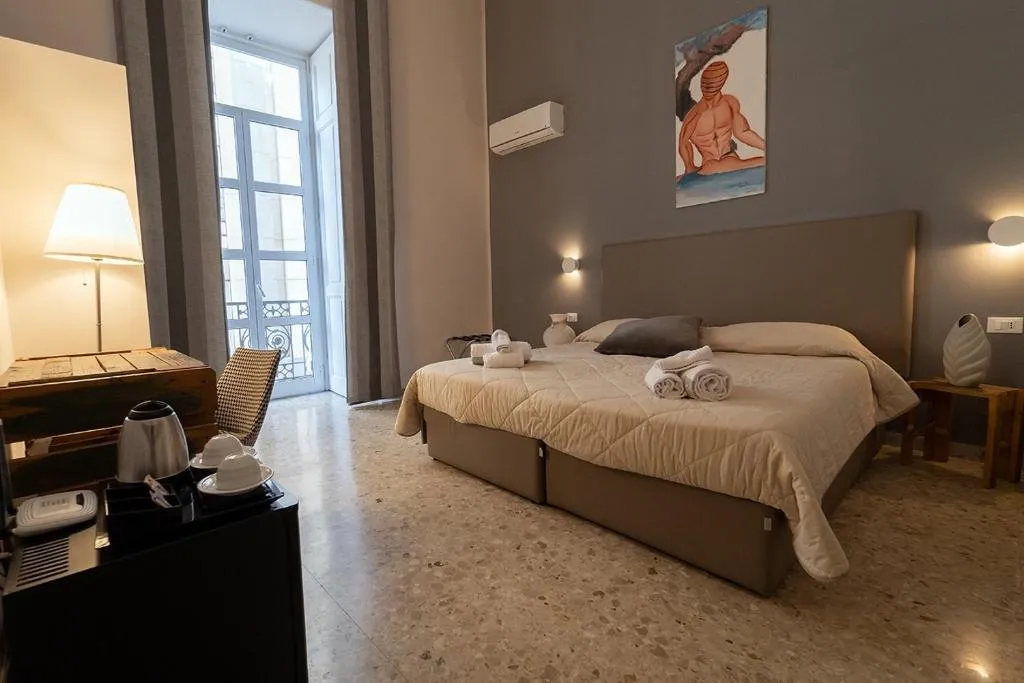 DOUBLE DELUXE KING BED Room, P.c Boutique La Loggia, Naples