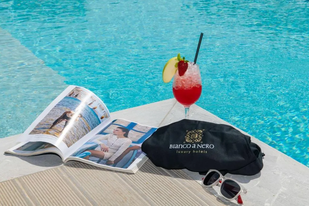 Sports and Entertainment, Bianco A Nero, Mykonos