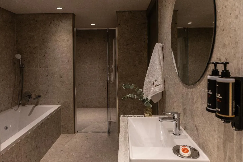 Double or Twin SEA VIEW Room, Cali Resort & Spa, Cyprus