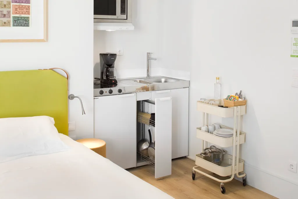 STUDIO SUPERIOR Room, Lisbon Serviced Apartments - Ascensor da Bica, Lisbon