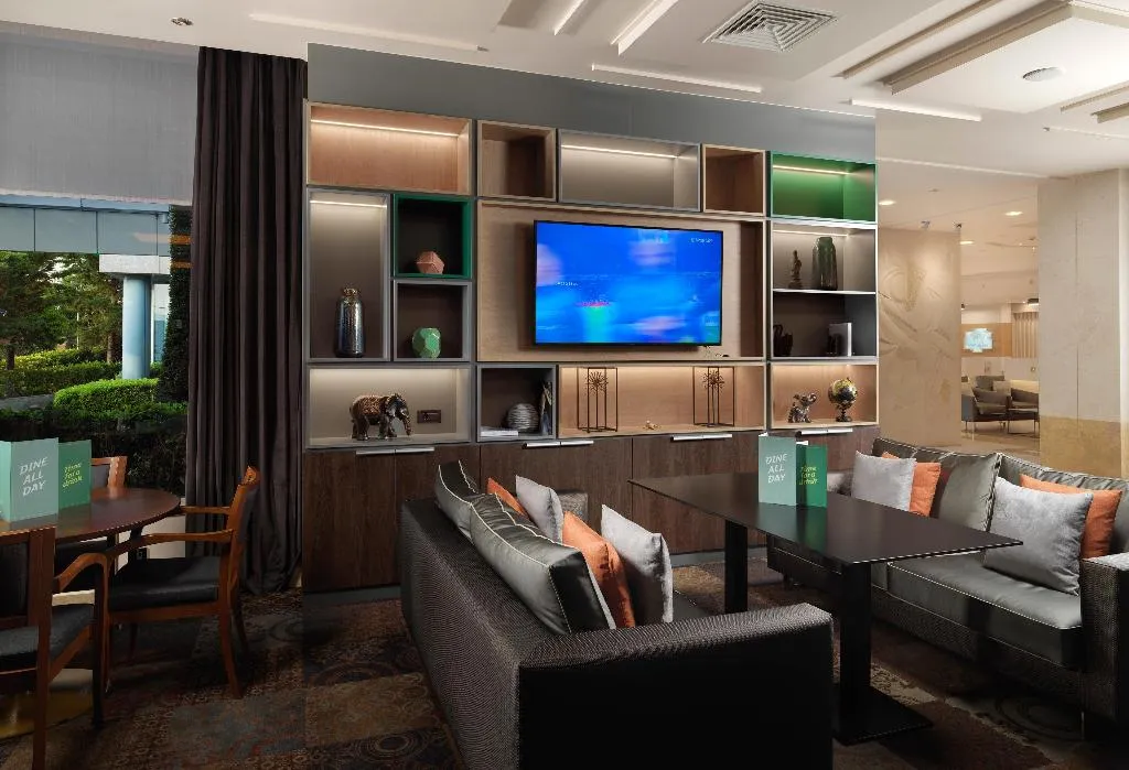 Bar, Holiday Inn Athens Attica Av. Airport West, Athens