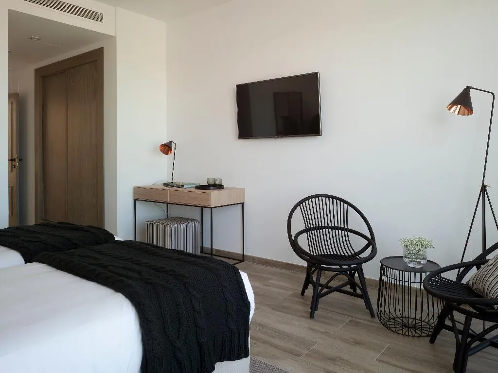 Double or Twin DELUXE OCEAN VIEW ONE BEDROOM Room, Hotel Boutique Balandret, Valencia