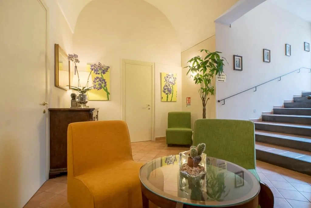 Lobby, Tourist, Naples