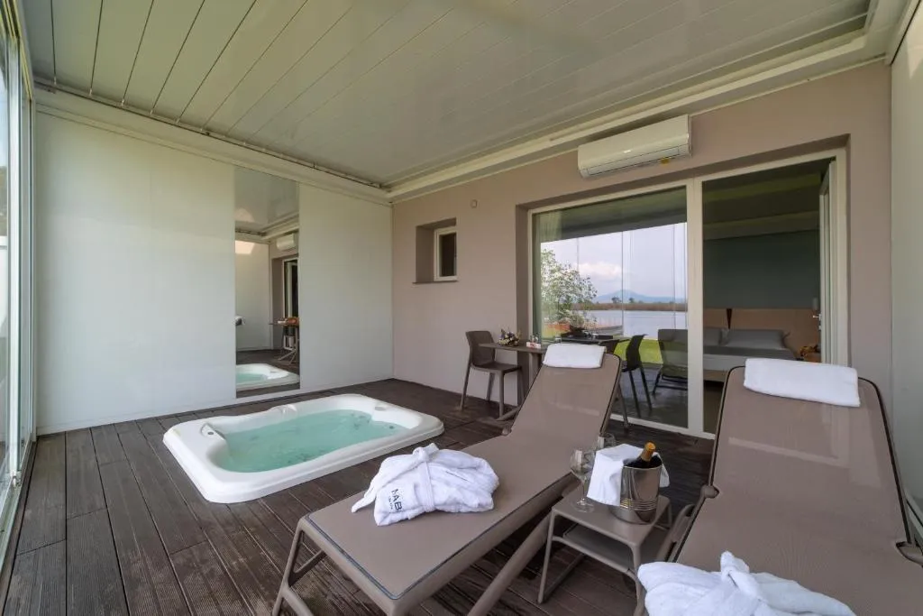 SUITE WITH JACUZZI Room, Nabi Resort Glamping & Spa, Naples