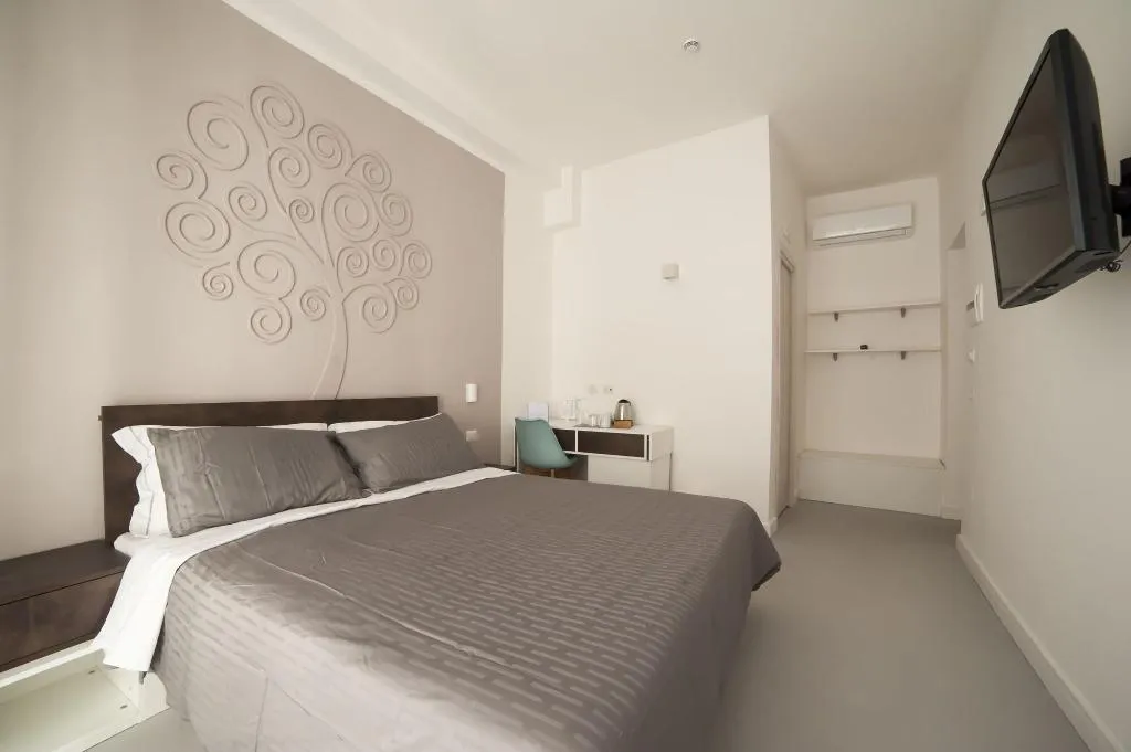 Room, Dada Suite, Naples