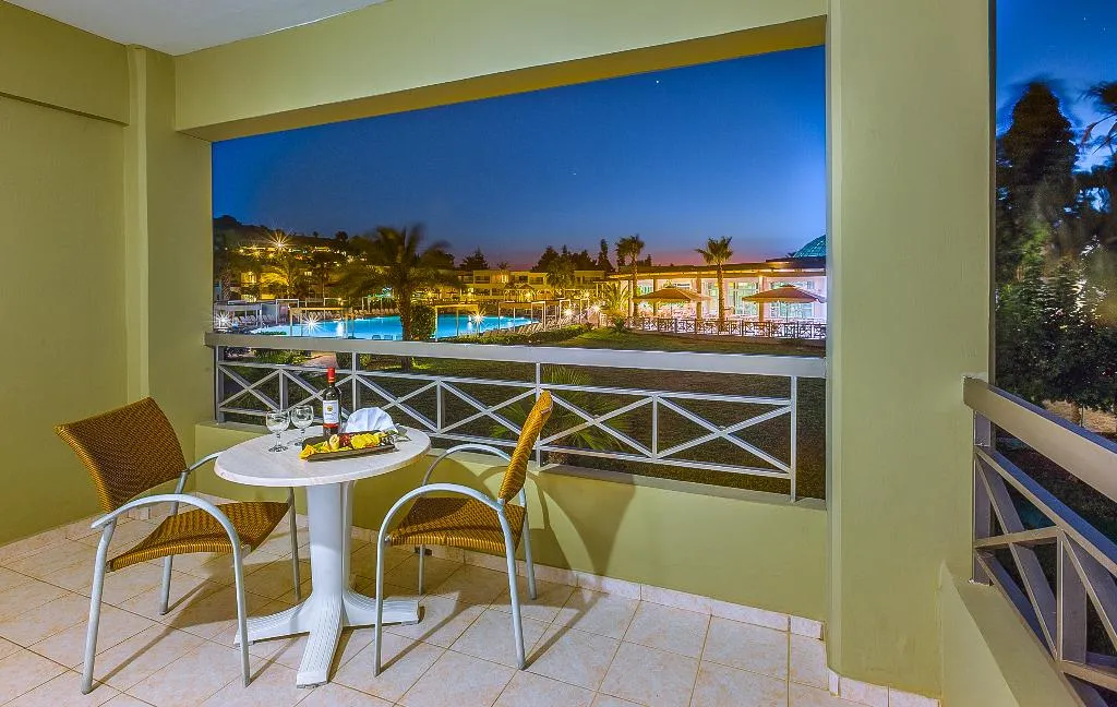 JUNIOR SUITE STANDARD Room, Kipriotis Maris Suites, Kos