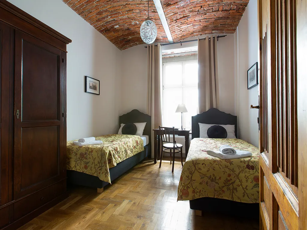 APARTMENT CAPACITY 6 TWO BEDROOMS Room, Antique Apartments Plac Szczepanski, Krakow