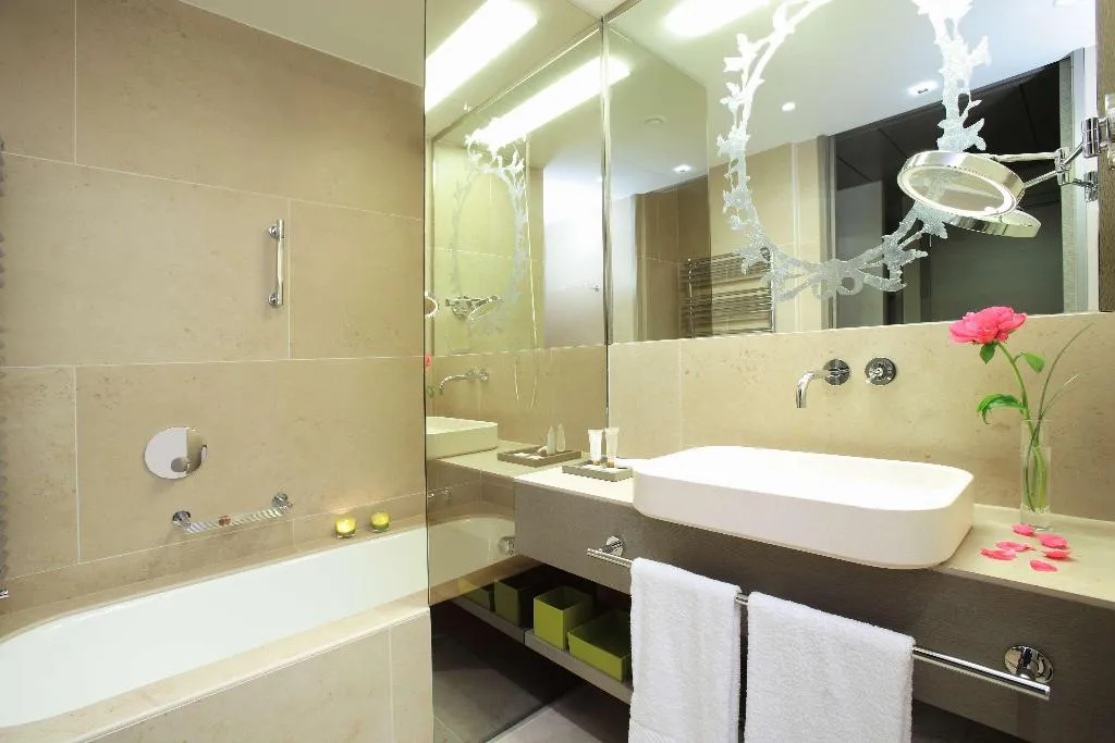 Room, Rosa Grand Milano - Starhotels Collezione, Milan