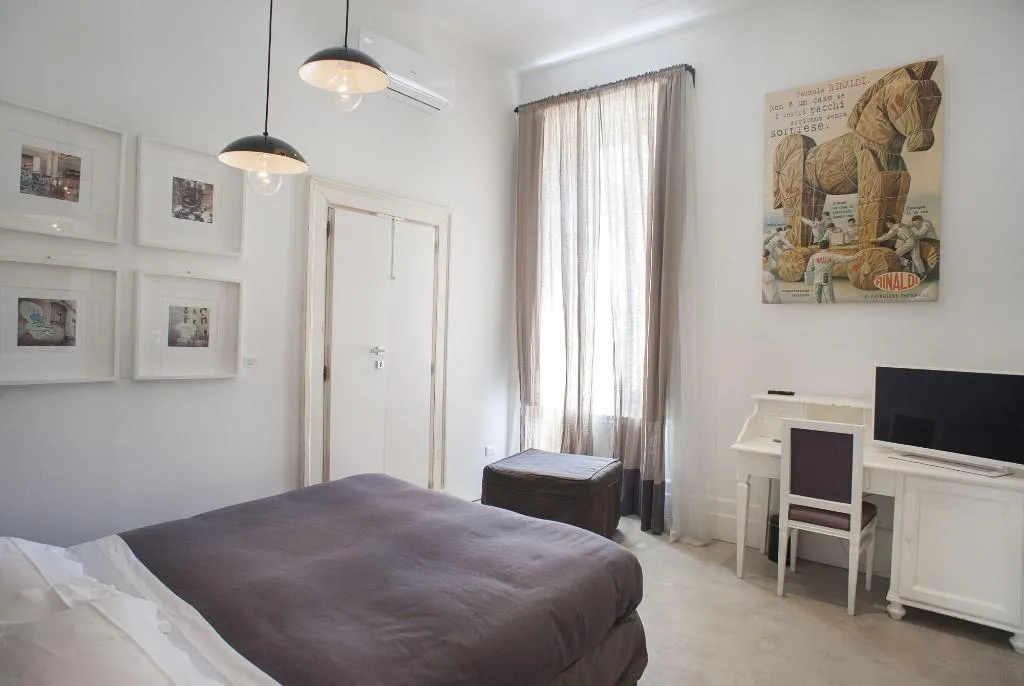 Room, Belledonne Suite & Gallery, Naples