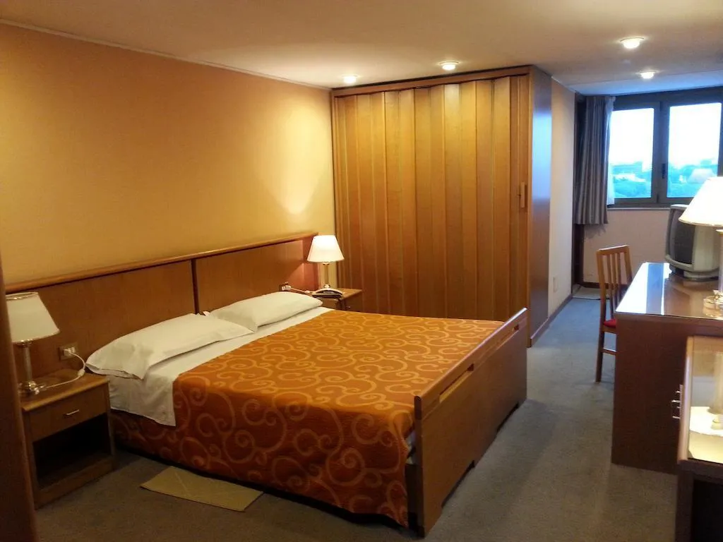 Room, Residence Garden, Rome