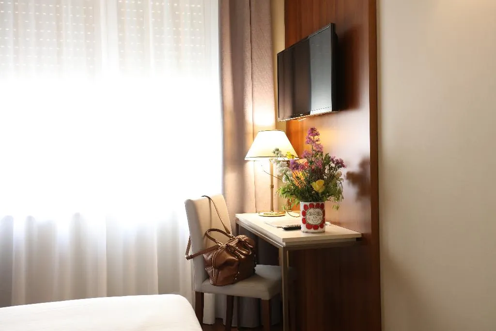 DOUBLE SINGLE USE CLASSIC Room, Grande Albergo Maugeri, Catania