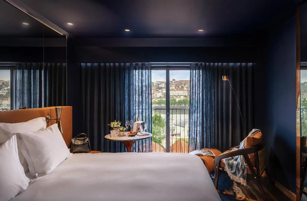 DOUBLE DELUXE Room, Forte de Gaia Autograph Collection, Porto