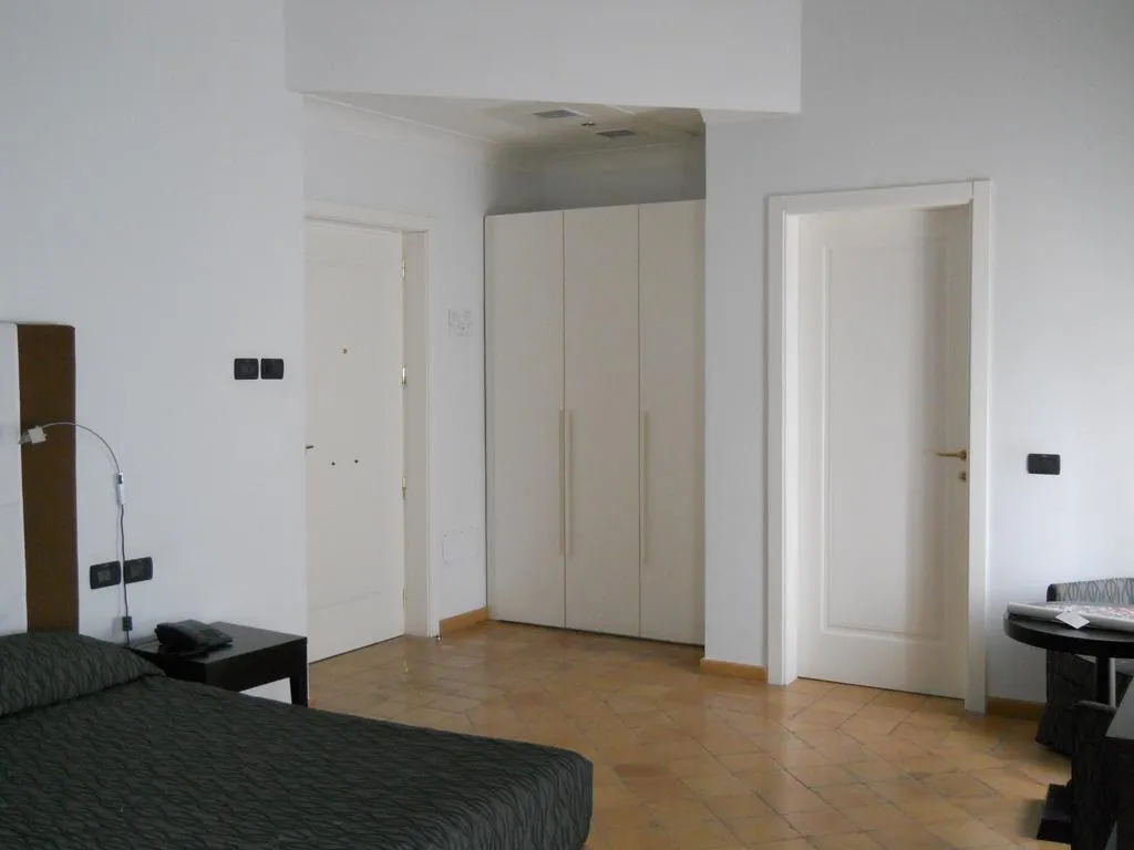 TRIPLE STANDARD Room, Miglio d'Oro Park Hotel, Naples