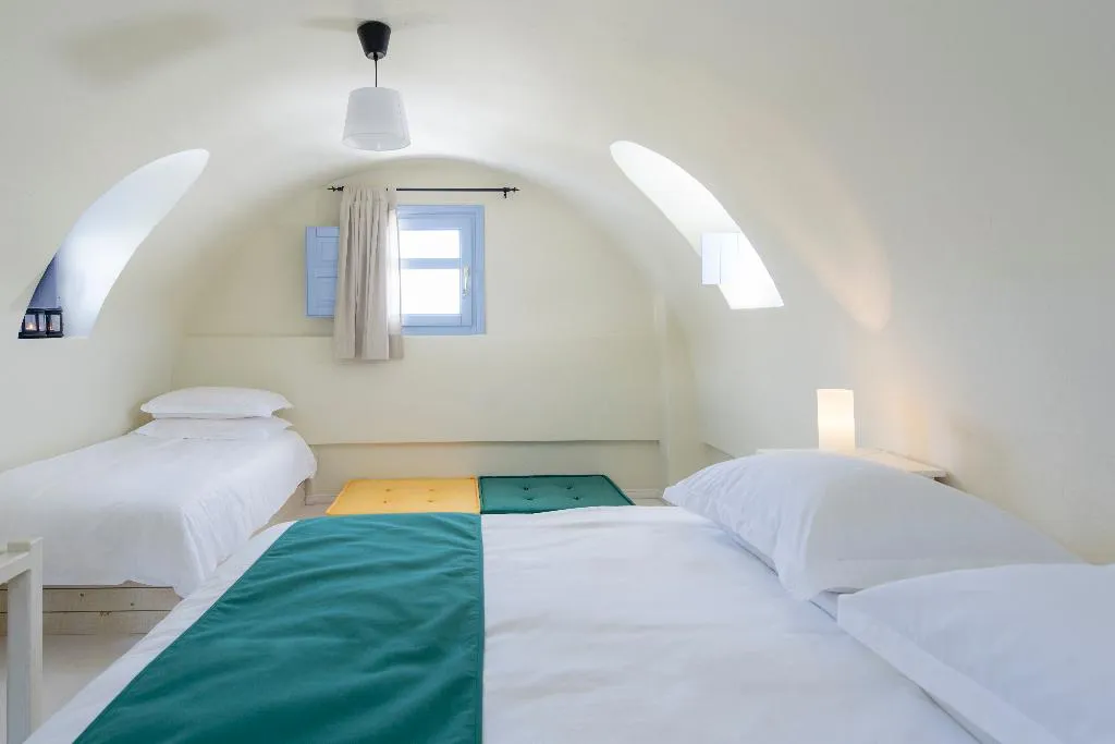 JUNIOR SUITE STANDARD Room, Earino Suites and Villas, Santorini