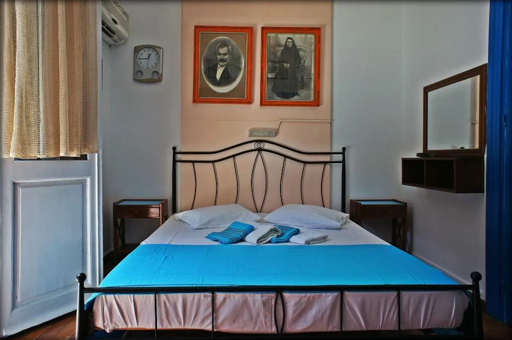 Room, Dioskouros, Athens