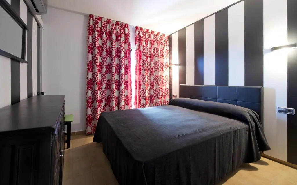 APARTMENT CAPACITY 6 TWO BEDROOMS Room, Apartamentos Salles Beach, Costa Brava