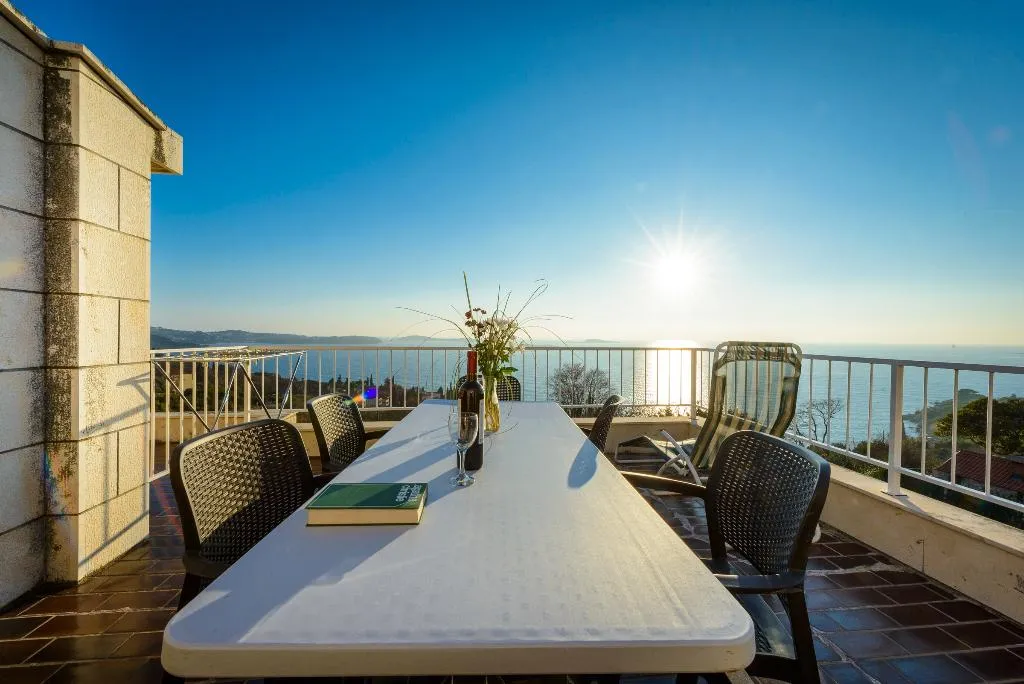 APARTMENT TWO BEDROOMS WITH TERRACE Room, Apartments Matusko, Dubrovnik