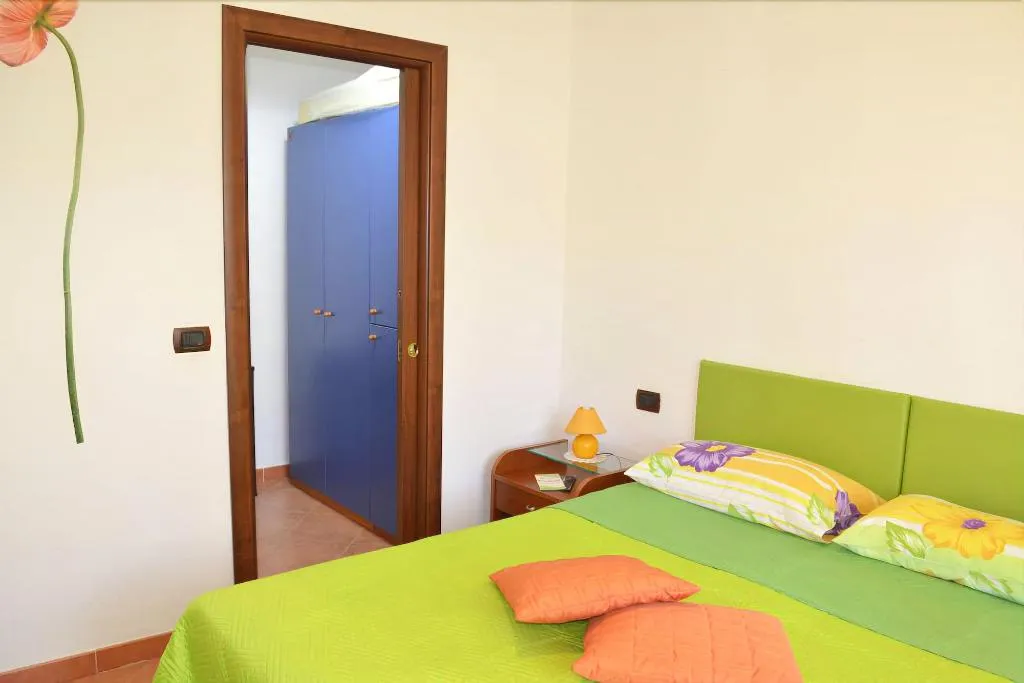 Room, B&B Il Lapillo, Naples