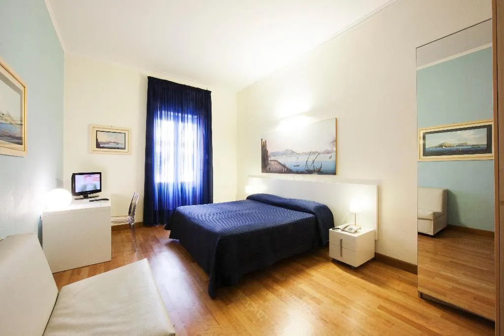 Room, Rex, Naples