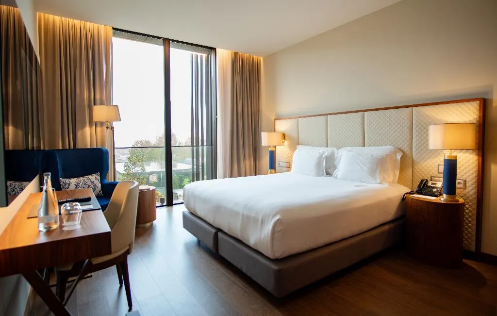 DOUBLE DELUXE WITH BALCONY Room, Boeira Garden Hotel Porto Gaia, Curio Collection, Porto