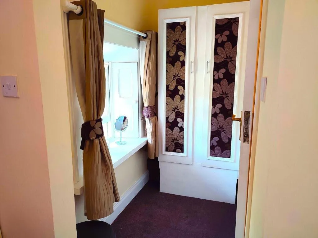 Room, Robin Hill House, Cork