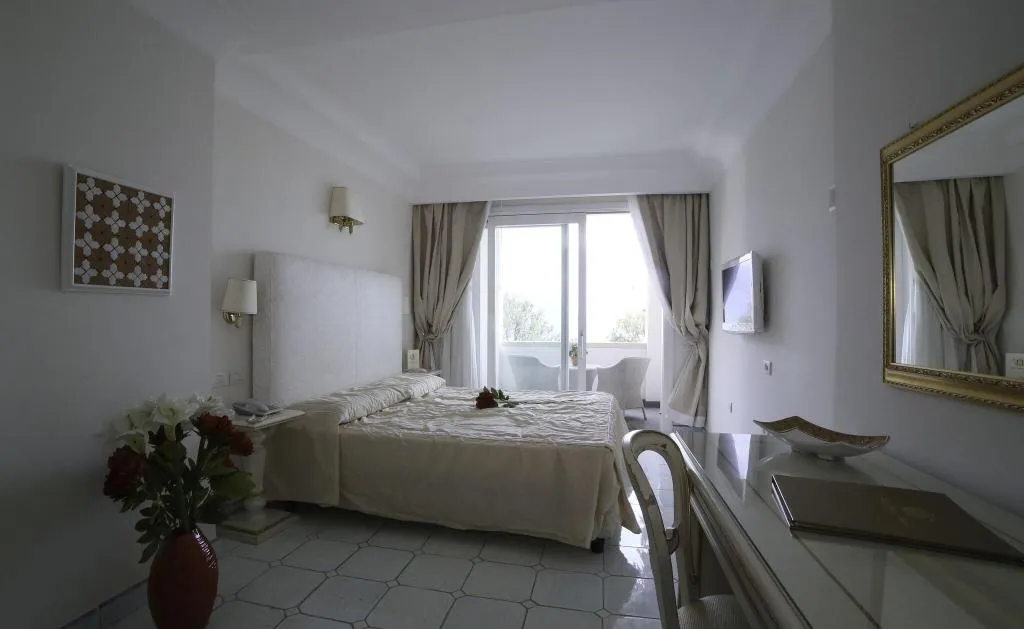DOUBLE QUEEN SIZE BED Room, Hotel Villa Fraulo, Naples