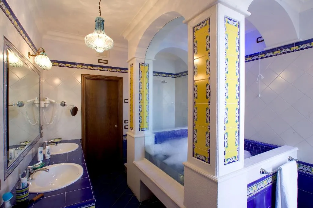 JUNIOR SUITE STANDARD Room, La Tonnarella, Naples