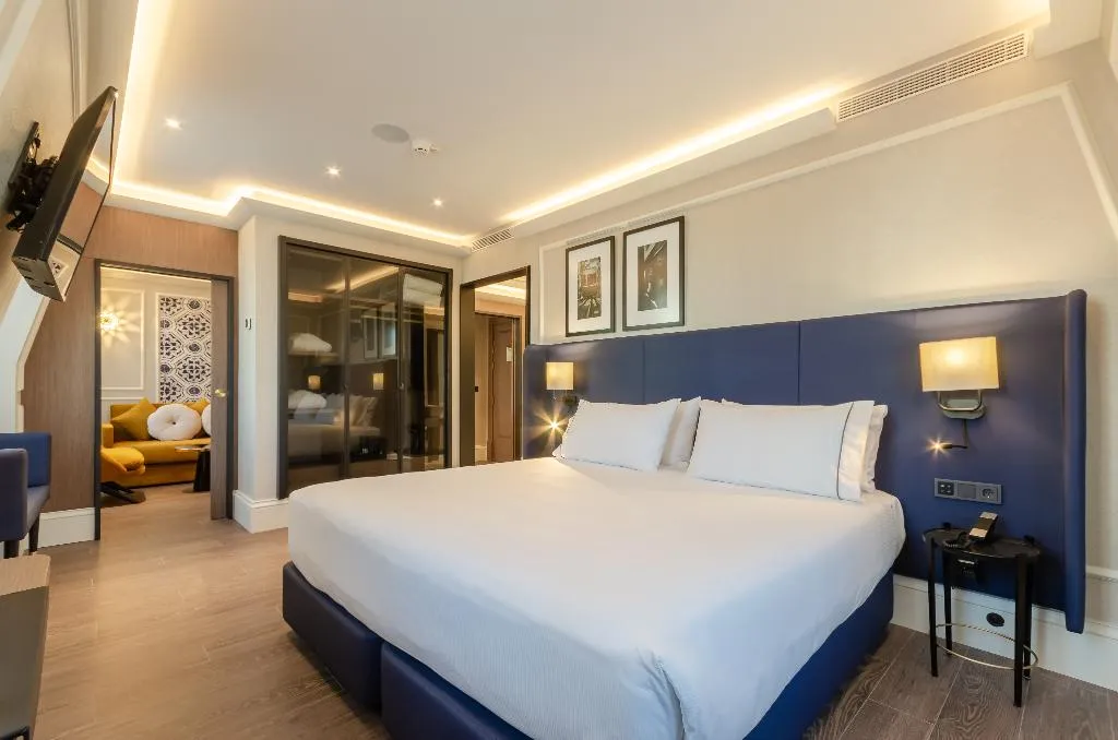 JUNIOR SUITE STANDARD Room, Eurostars Lisboa Baixa, Lisbon