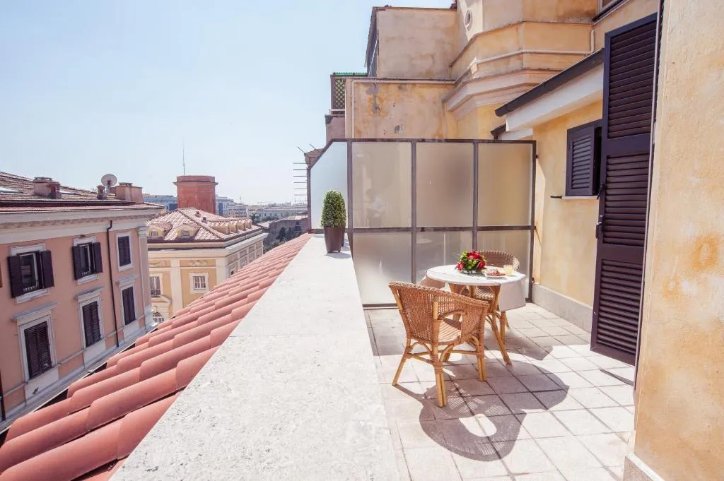 DOUBLE WITH BALCONY Room, Windrose, Rome