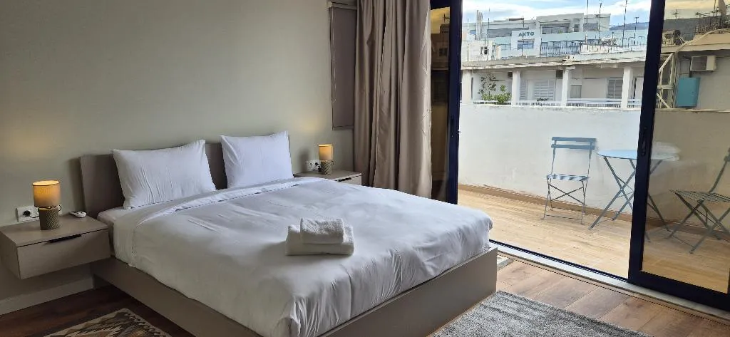SUITE DELUXE ONE BED Room, Figleaf Kypseli, Athens