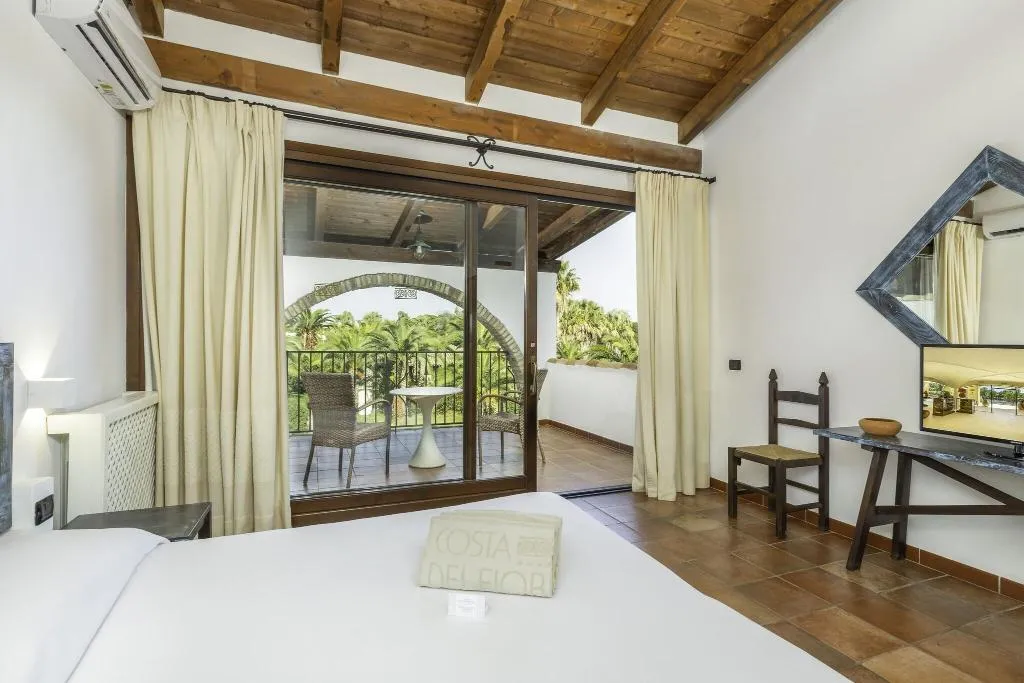 TRIPLE SUPERIOR WITH DOUBLE BED Room, Costa Dei Fiori, Cagliari